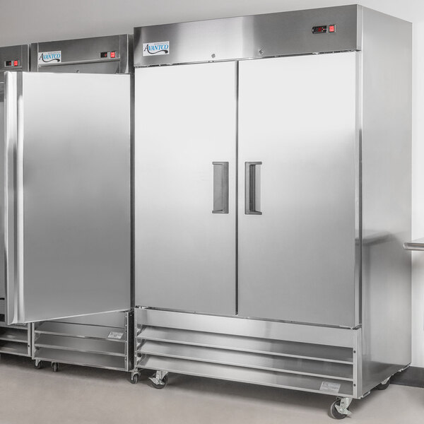 Avantco A-49R-HC 54″ Solid Door Reach-In Refrigerator